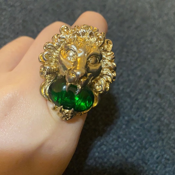 Gucci Gold and Green Lion Ring - Picture 1 of 5